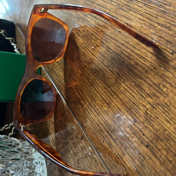 Iconic and beautiful Bottega Veneta sunglasses! main image 8